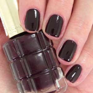 L'Oréal Nail Polish in Grenat Irrévérent
