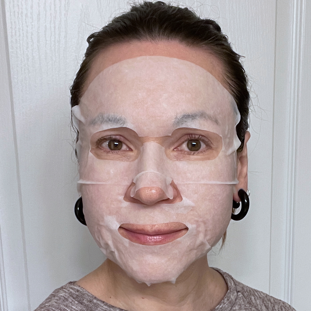 naisture elastic q10 sheet mask selfie
